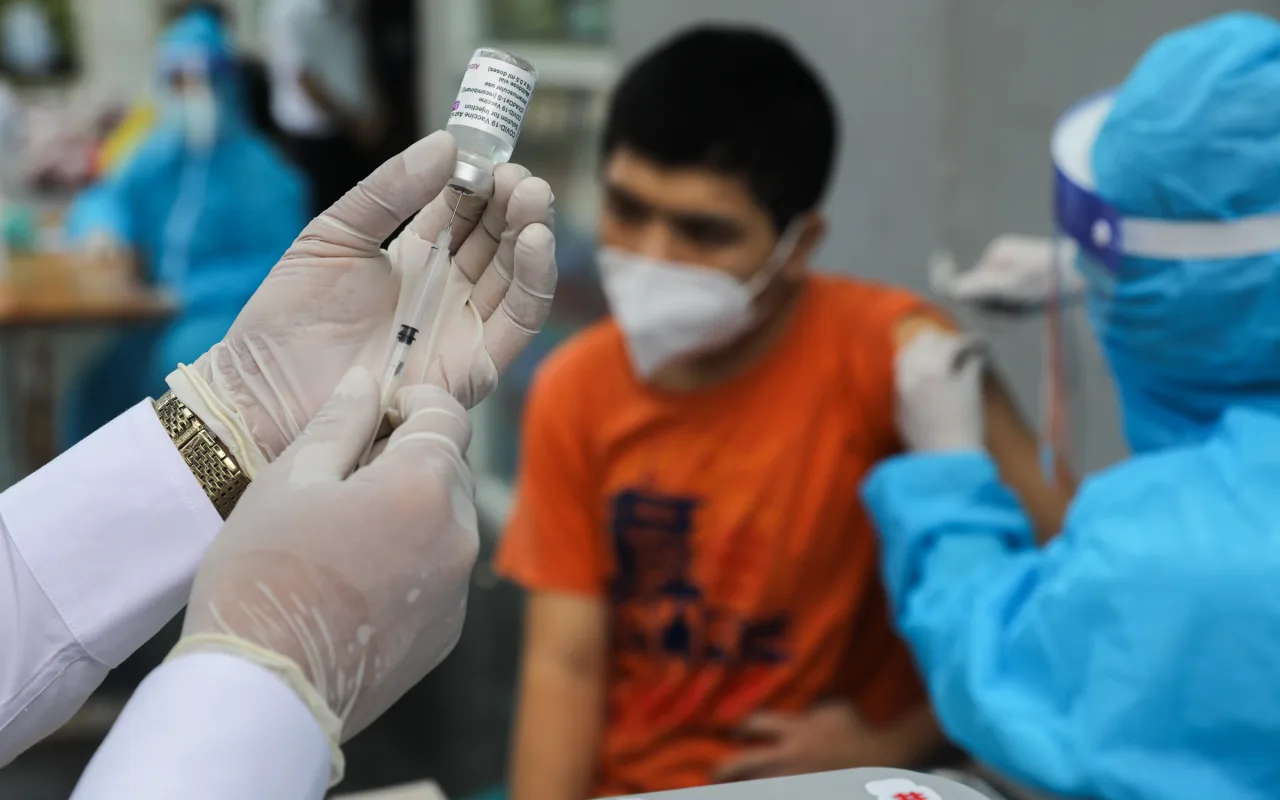 Tiêm liều 3 vaccine Covid từ tháng 12, cho phép tiêm trộn